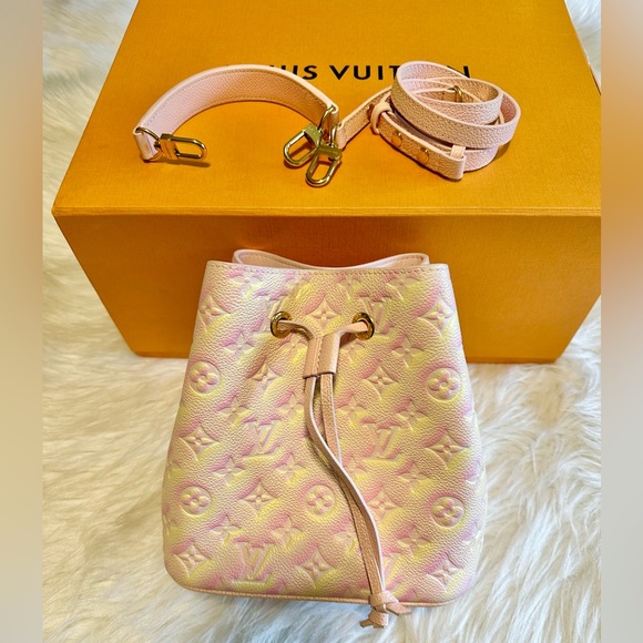 Louis Vuitton Limited edition Neonoe Stardust impriente pink shoulder bag - Picture 10 of 17